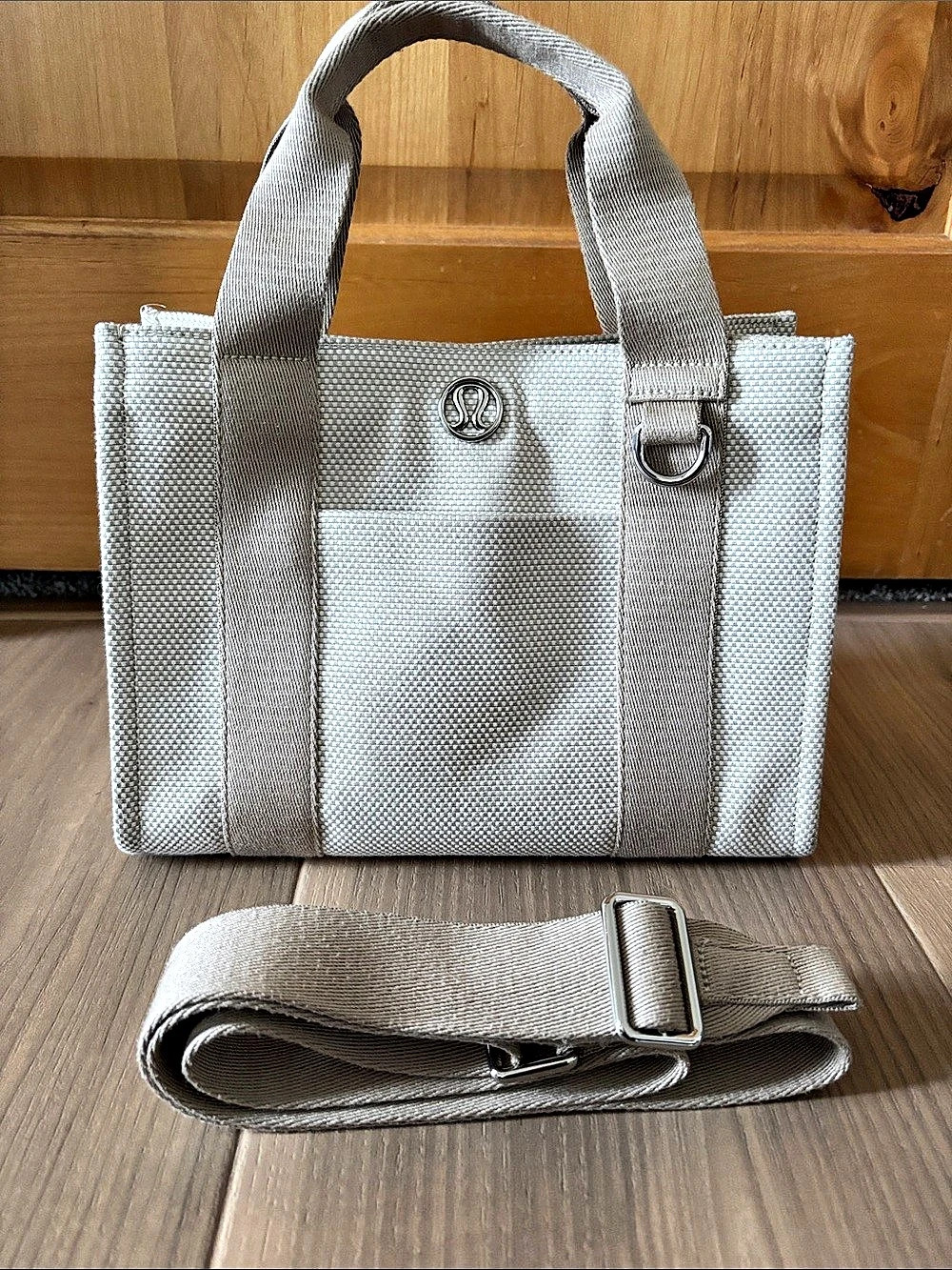 lululemon Daily Multi-Pocket Canvas Tote Bag 20L tan/white